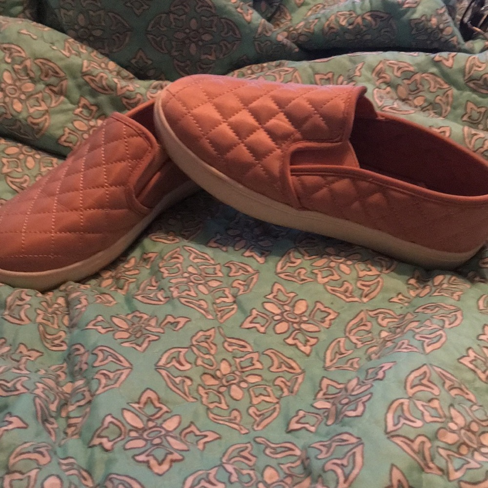 Shoes - Picture 2 of 3